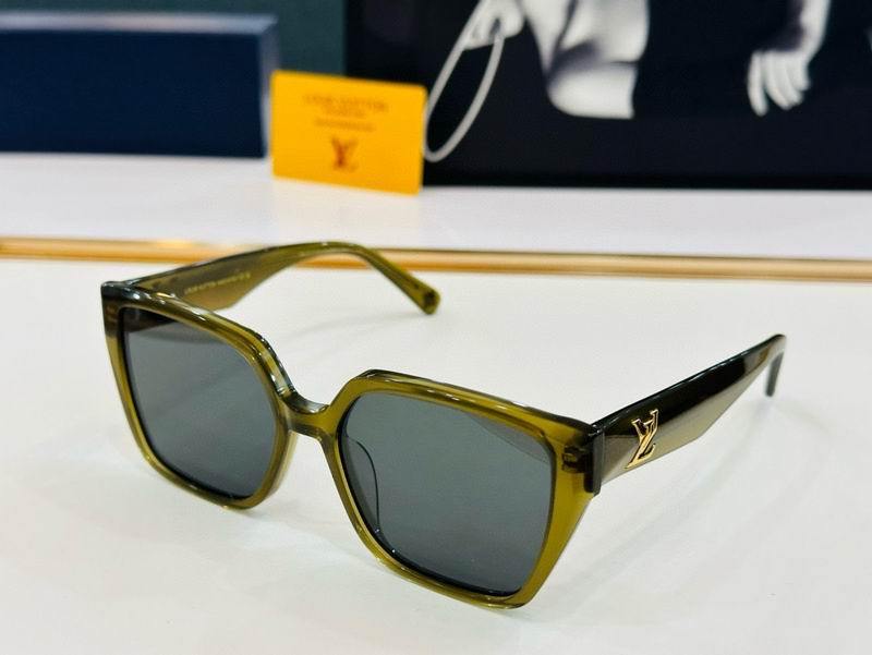 LV Sunglasses 895